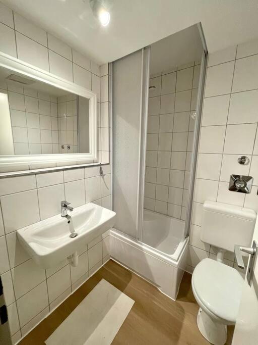 Schickes Apartment Mit Balkon In Dusseldorf Bagian luar foto